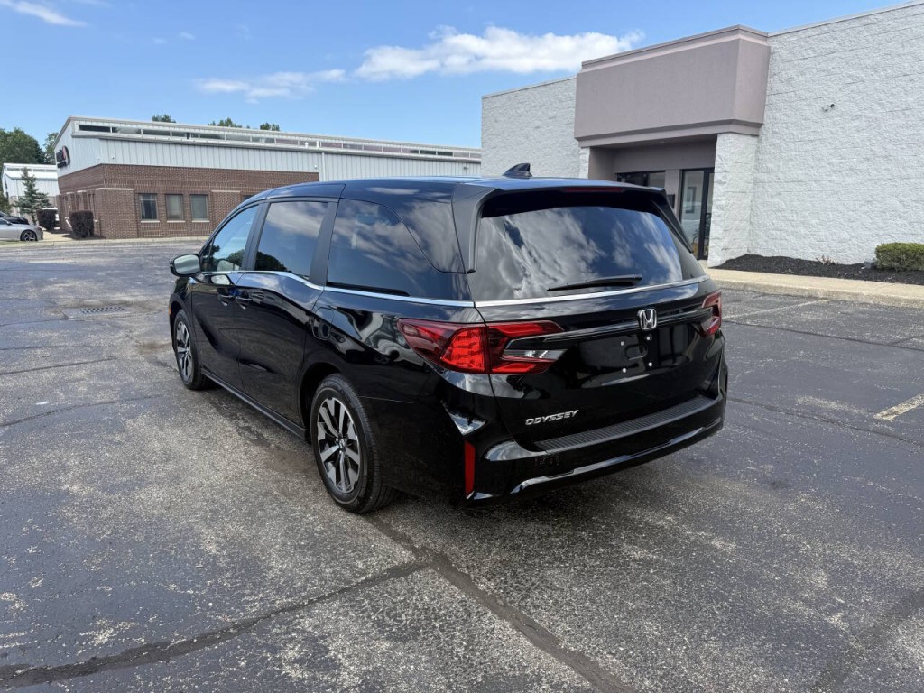 2025 Honda Odyssey Image 8
