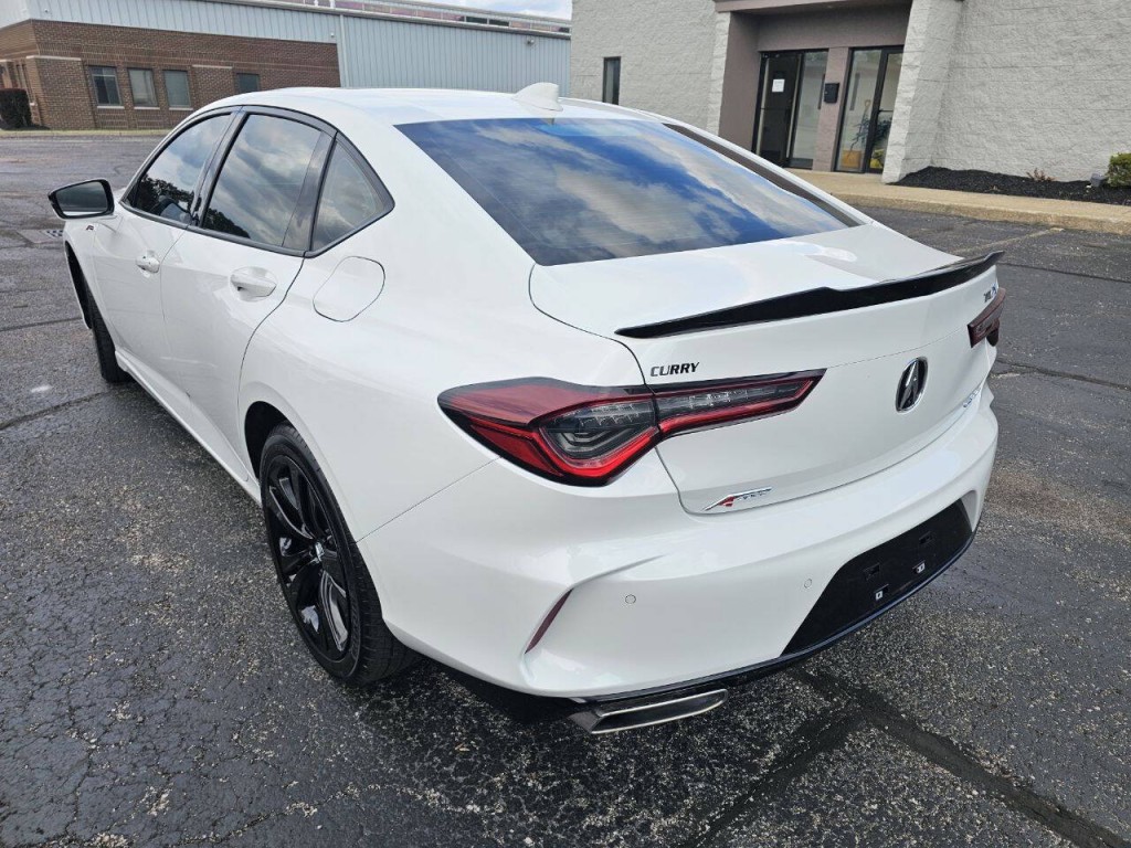 2023 Acura TL Image 8