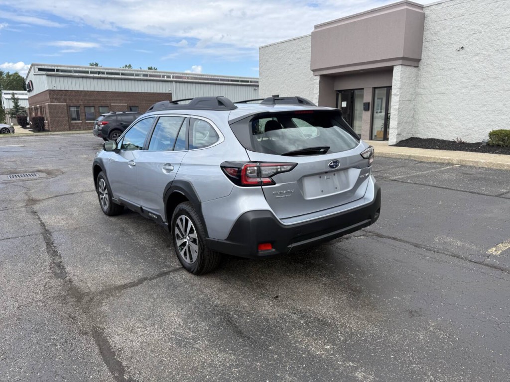 2025 Subaru Outback Image 8