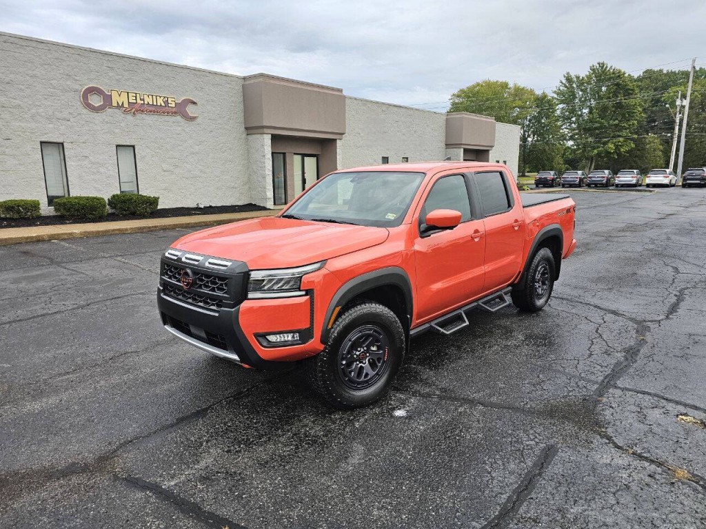 2025 Nissan Frontier Image 2
