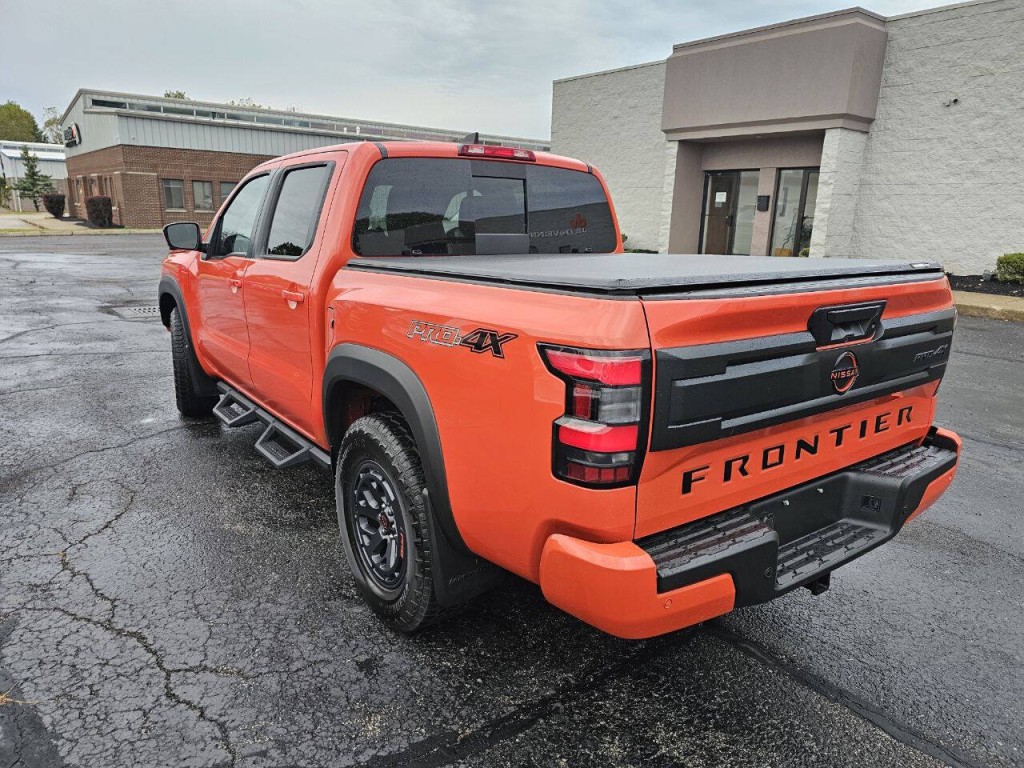 2025 Nissan Frontier Image 8