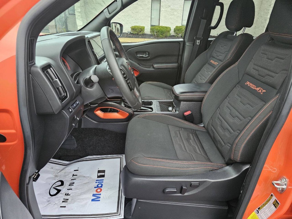 2025 Nissan Frontier Image 22