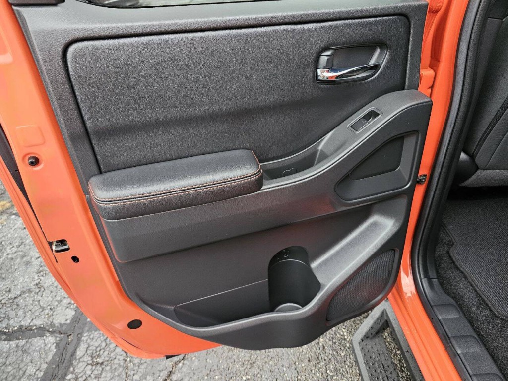 2025 Nissan Frontier Image 24