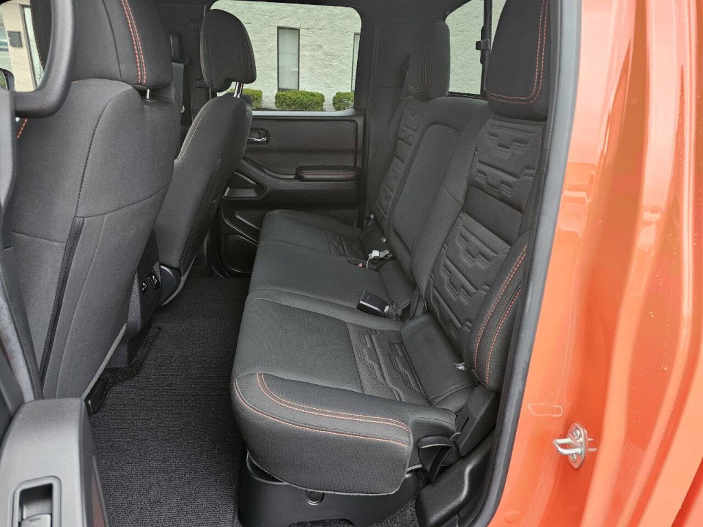 2025 Nissan Frontier Image 25