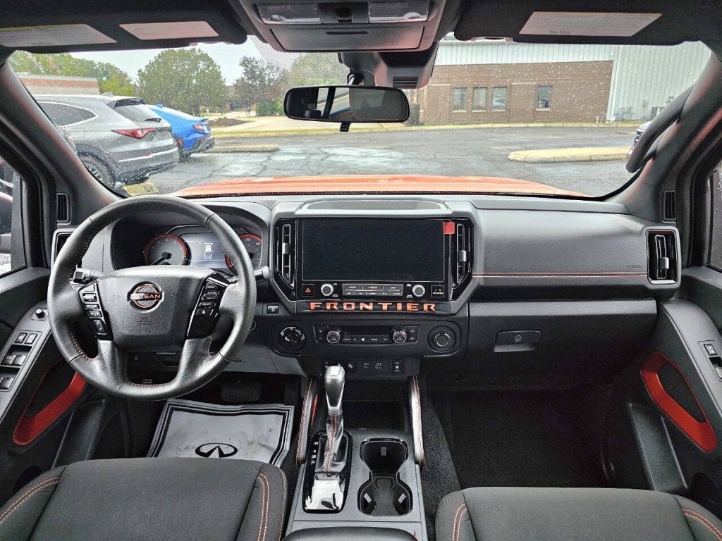 2025 Nissan Frontier Image 30