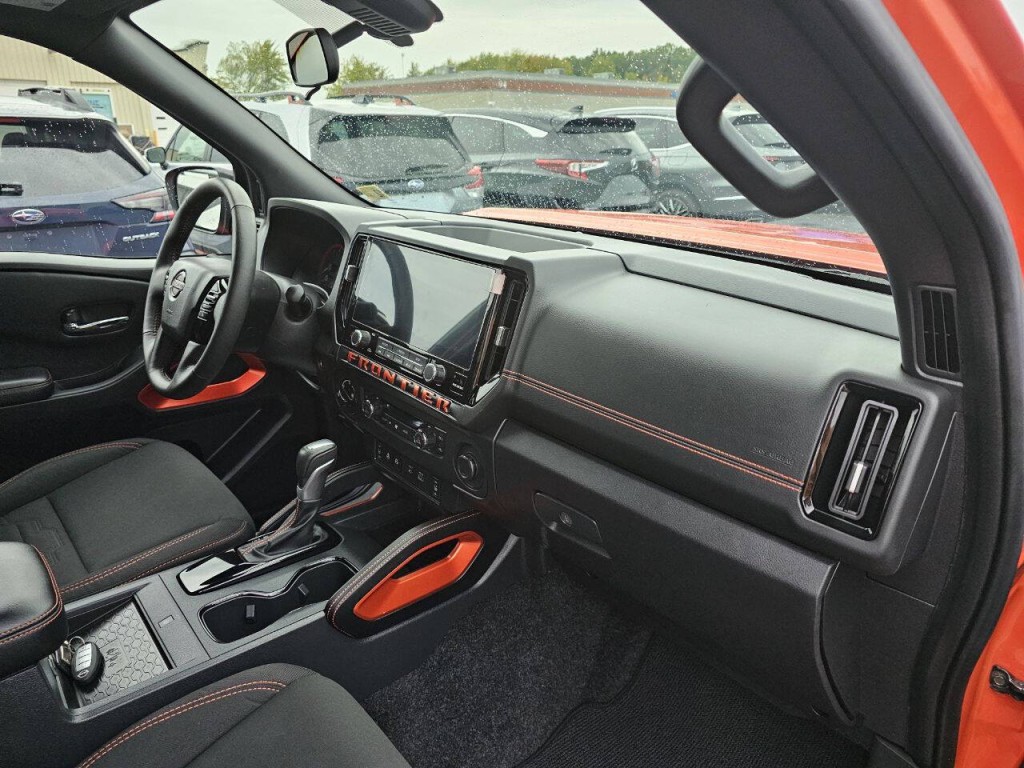 2025 Nissan Frontier Image 32