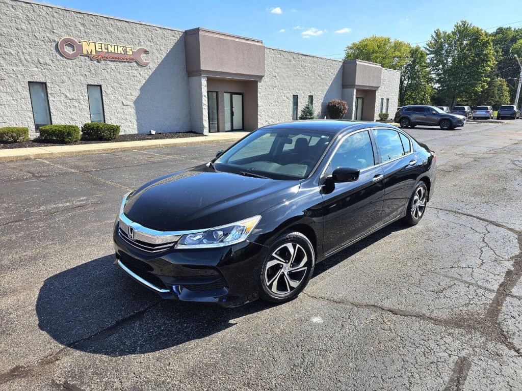 2017 Honda Accord Image 2