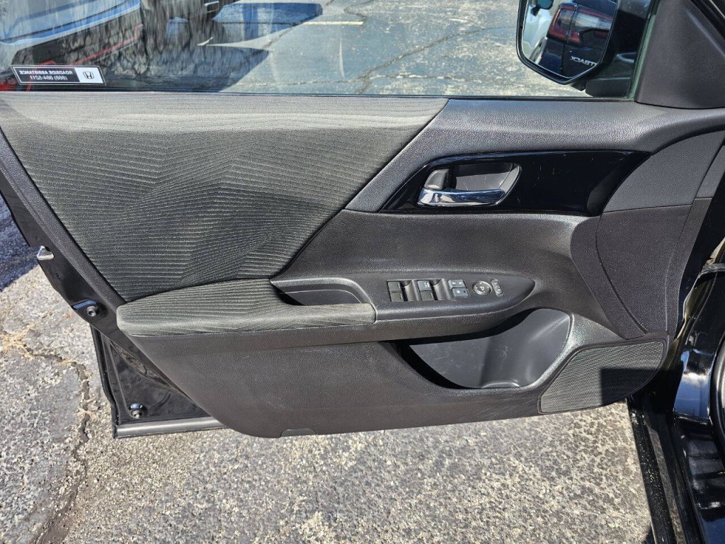 2017 Honda Accord Image 12