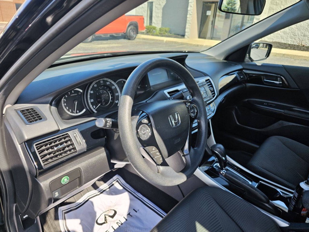 2017 Honda Accord Image 14