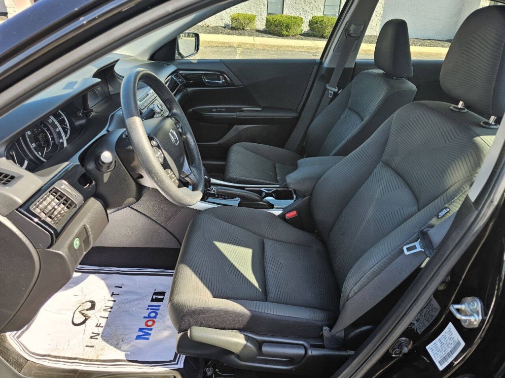 2017 Honda Accord Image 15