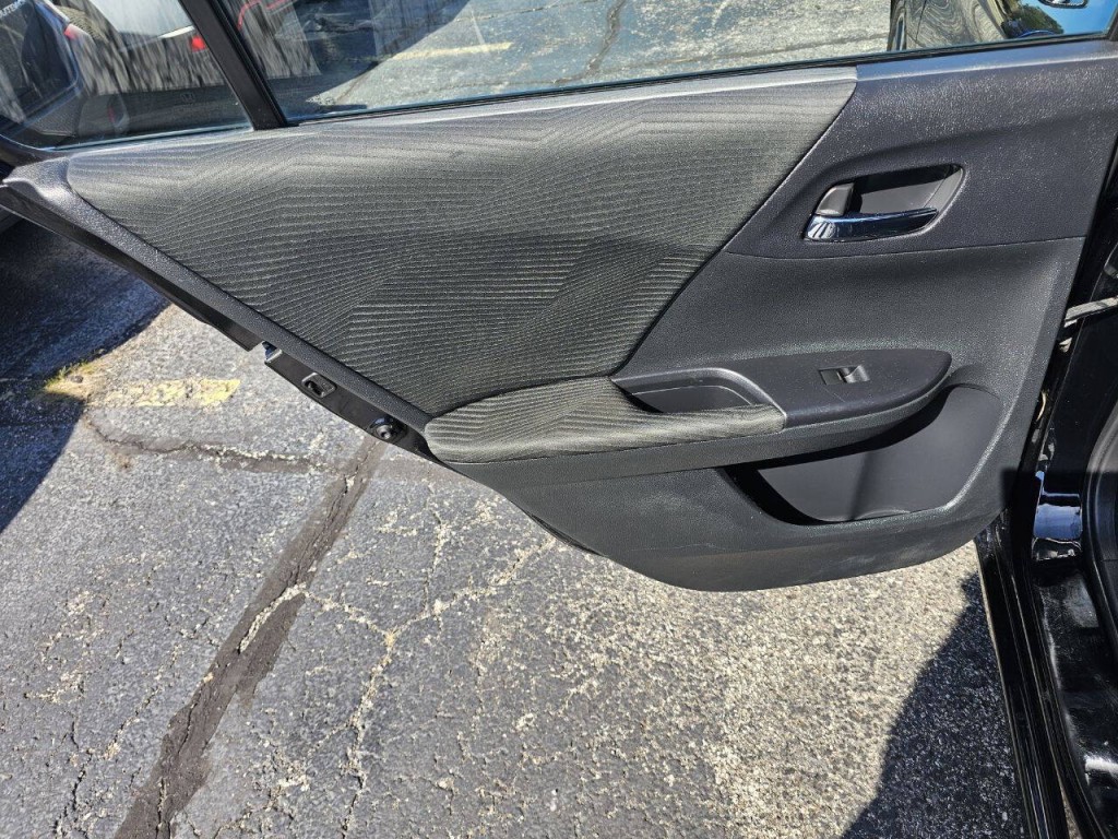 2017 Honda Accord Image 16