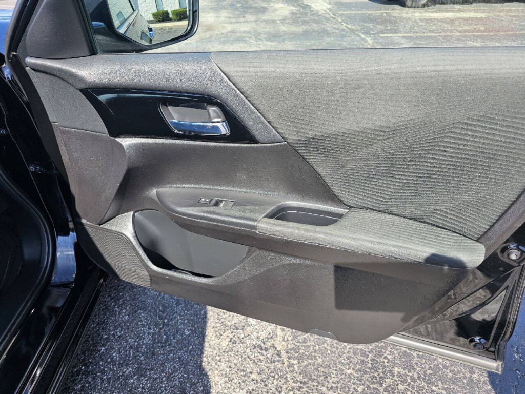 2017 Honda Accord Image 21
