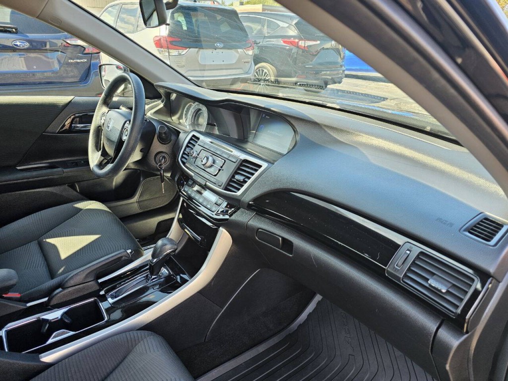 2017 Honda Accord Image 22