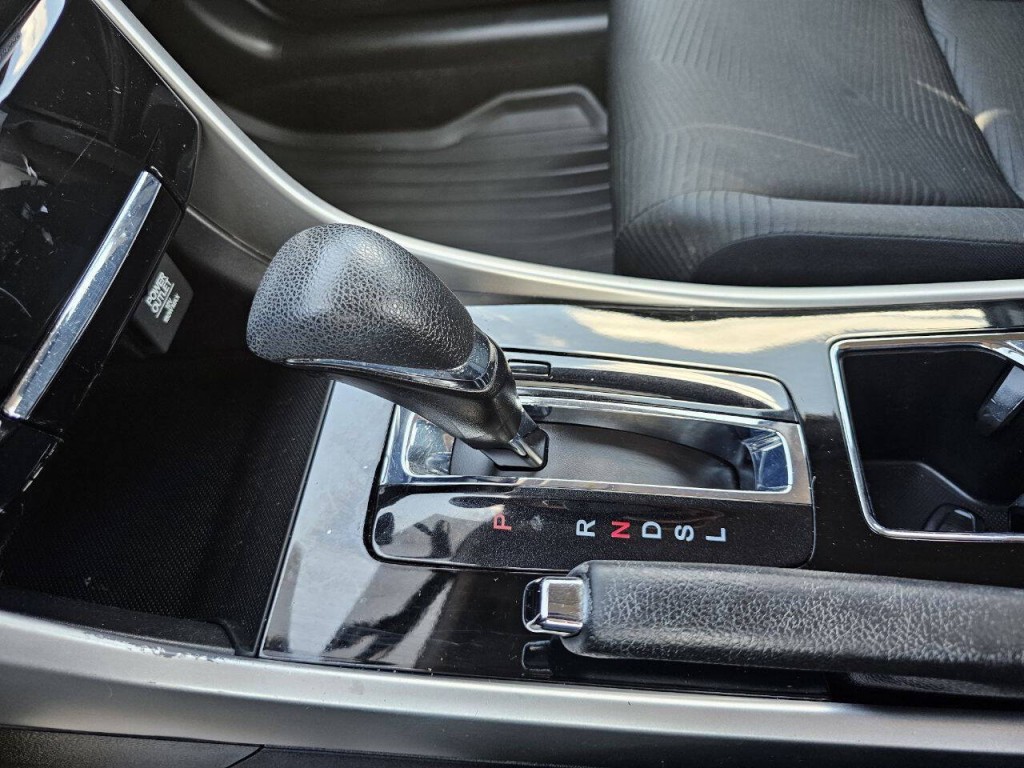 2017 Honda Accord Image 31