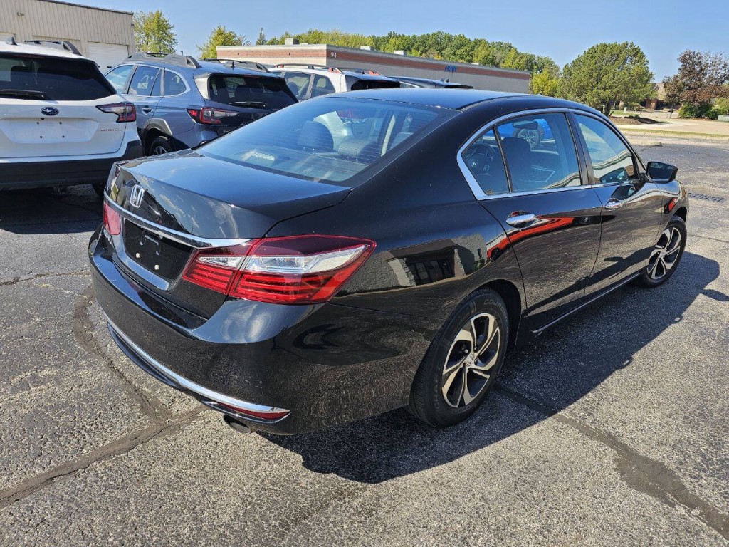 2017 Honda Accord Image 34
