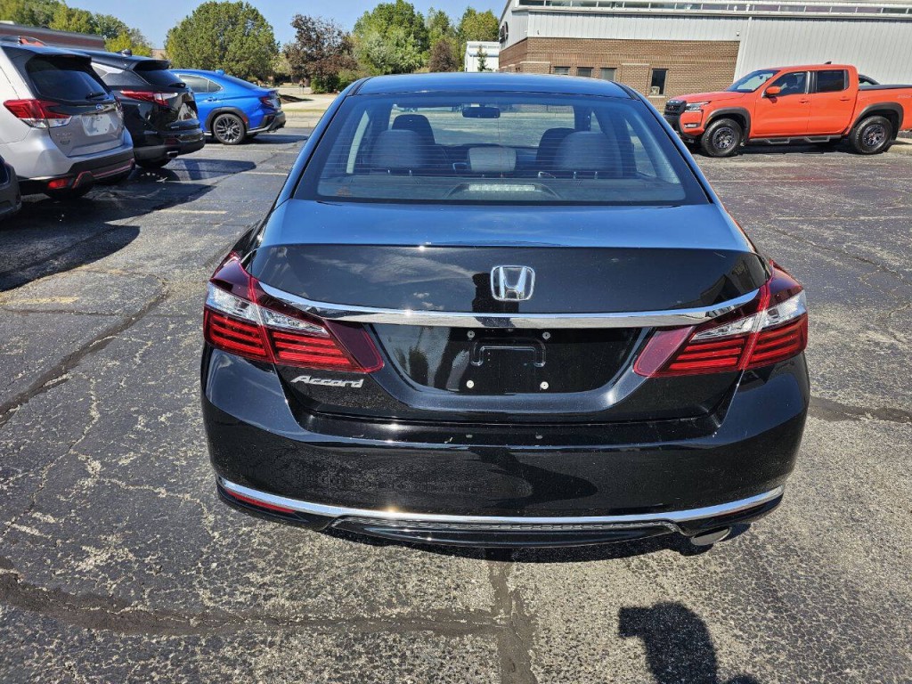 2017 Honda Accord Image 35