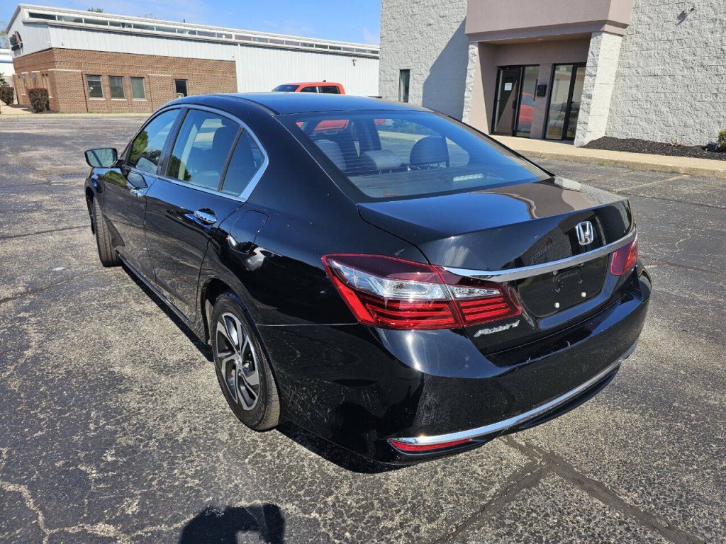 2017 Honda Accord Image 36