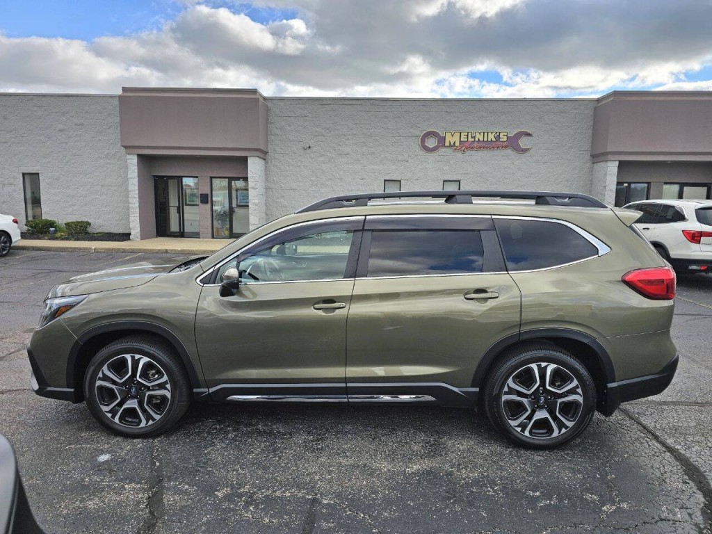 2023 Subaru Ascent Image 9