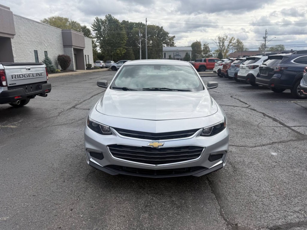 2017 Chevrolet Malibu Image 3