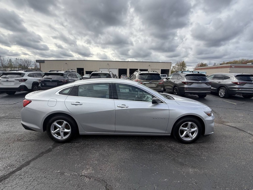 2017 Chevrolet Malibu Image 5