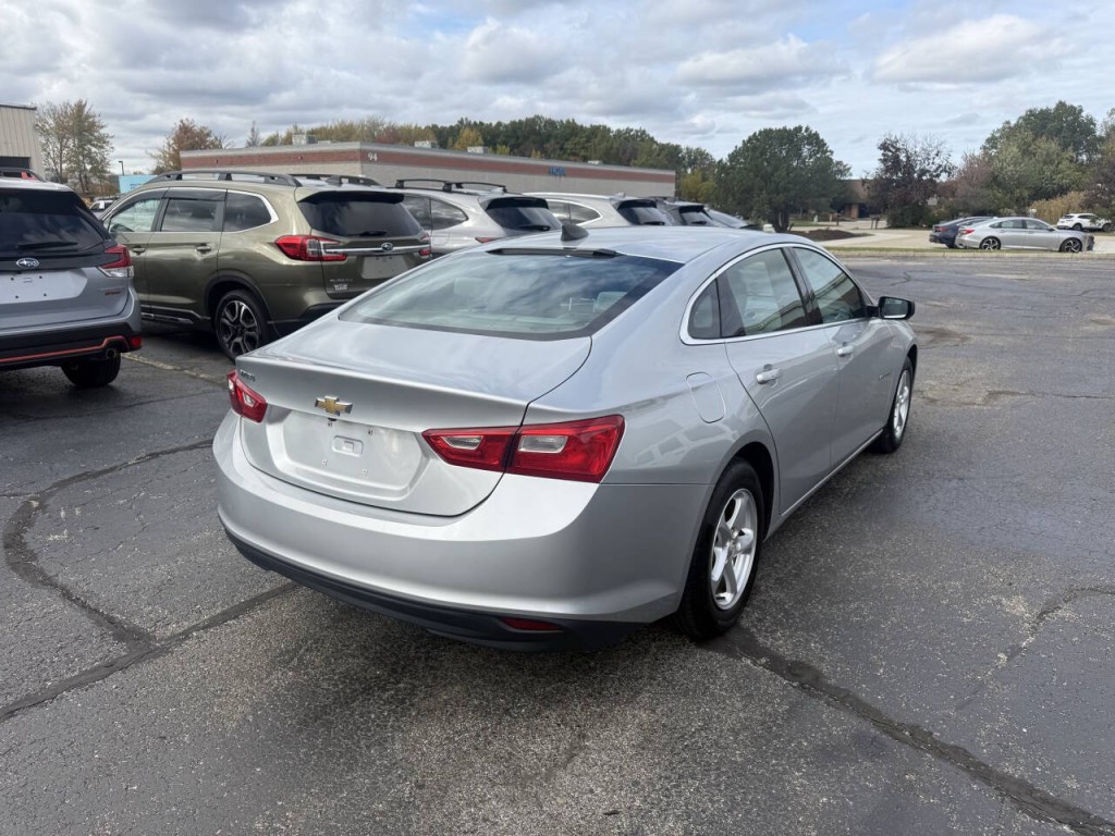 2017 Chevrolet Malibu Image 6