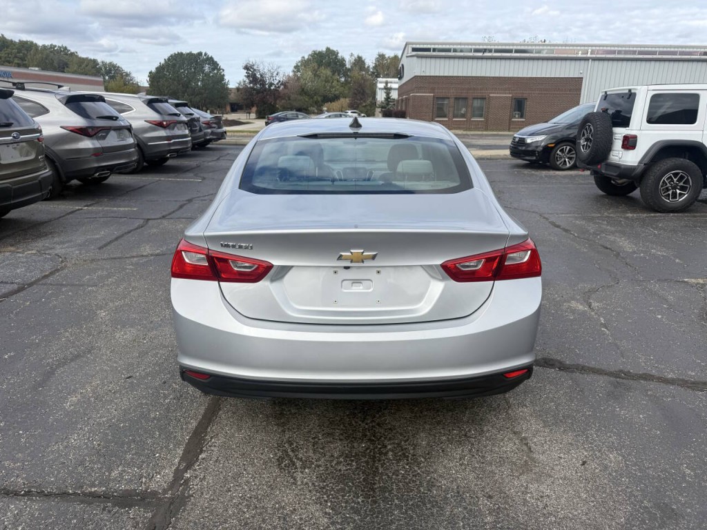 2017 Chevrolet Malibu Image 7