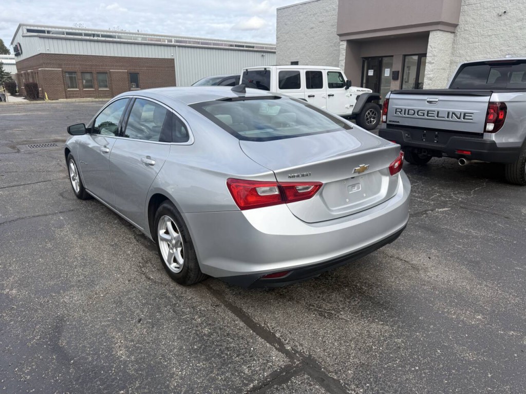 2017 Chevrolet Malibu Image 8