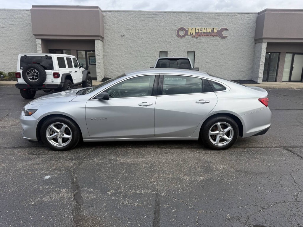 2017 Chevrolet Malibu Image 9