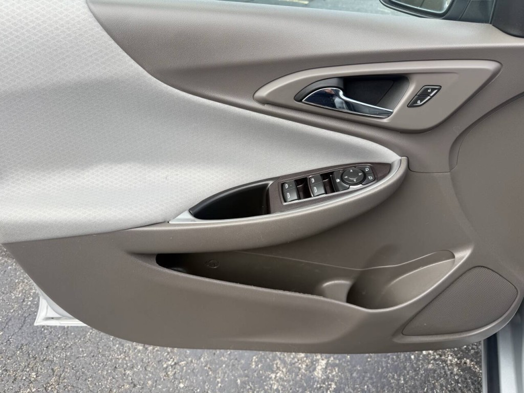 2017 Chevrolet Malibu Image 13