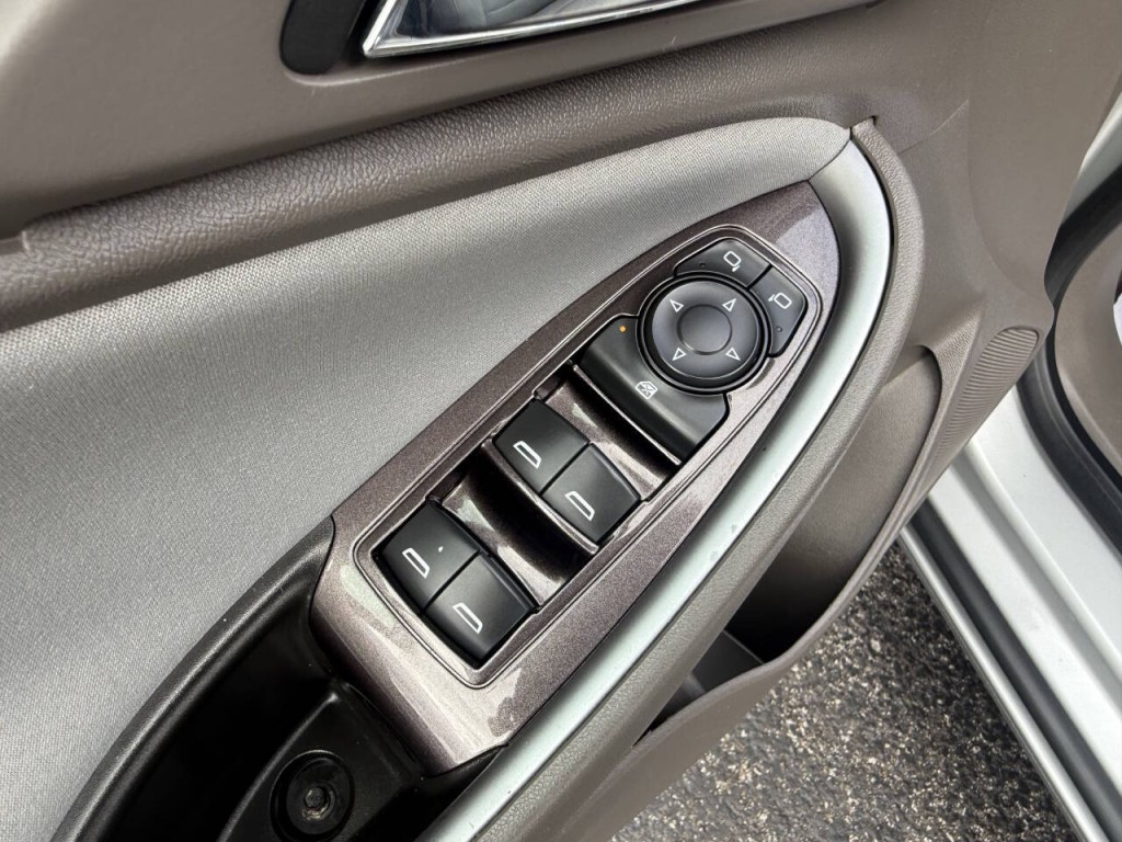 2017 Chevrolet Malibu Image 14