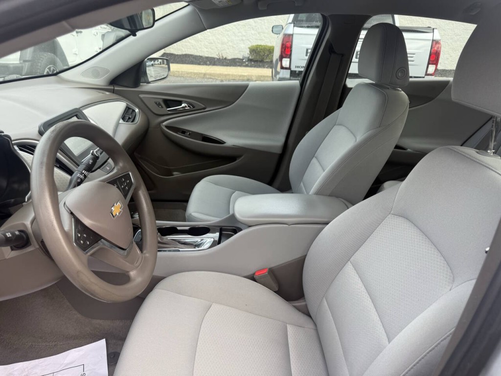 2017 Chevrolet Malibu Image 16