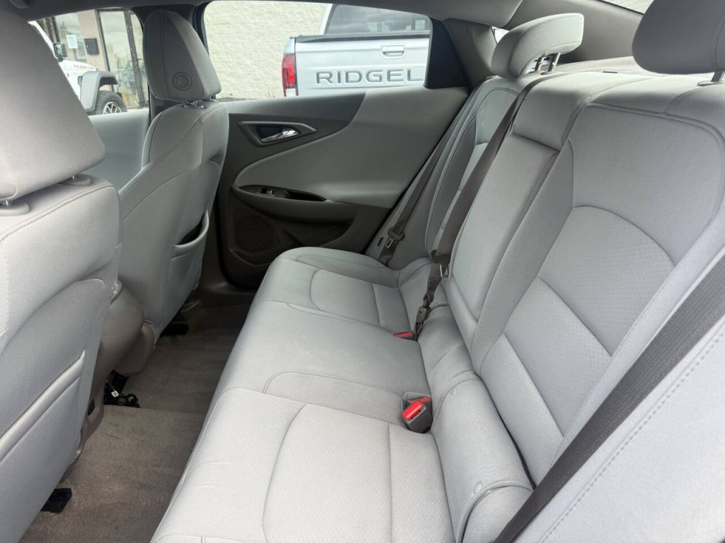 2017 Chevrolet Malibu Image 18