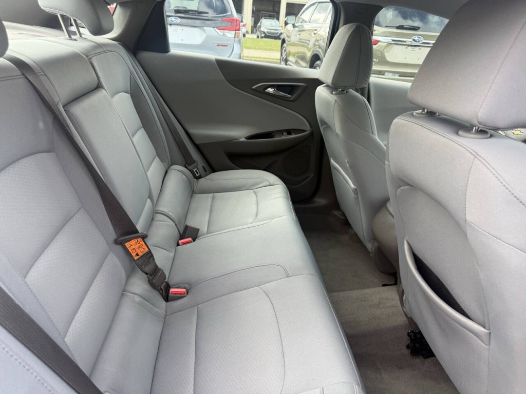 2017 Chevrolet Malibu Image 21