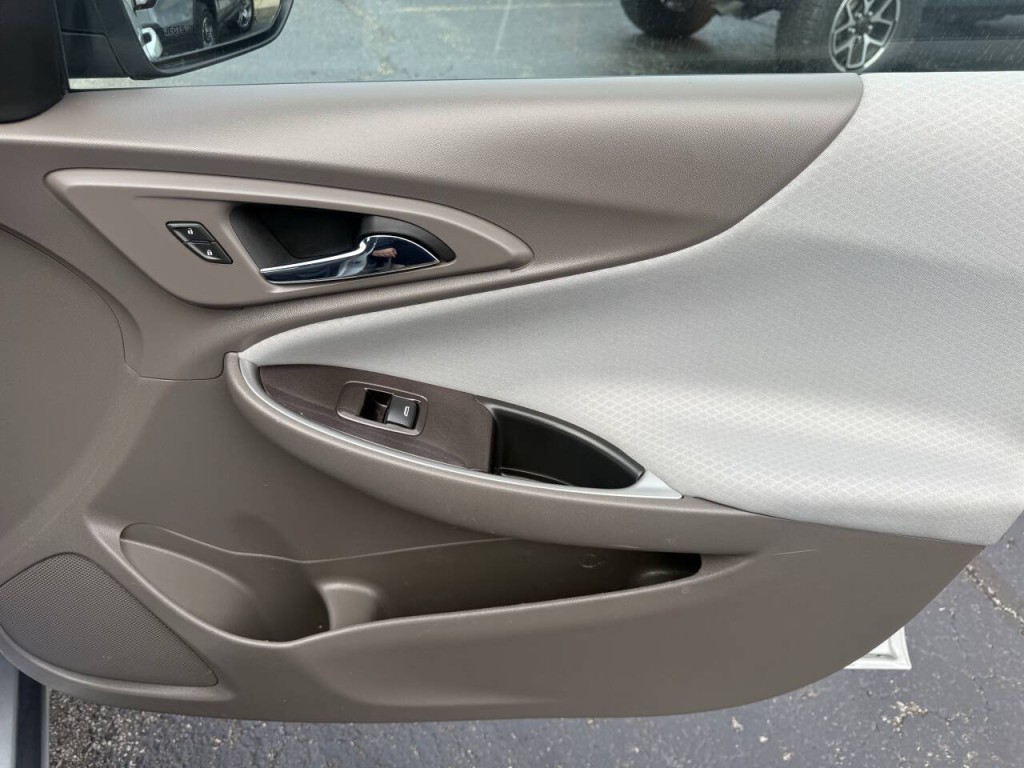 2017 Chevrolet Malibu Image 22