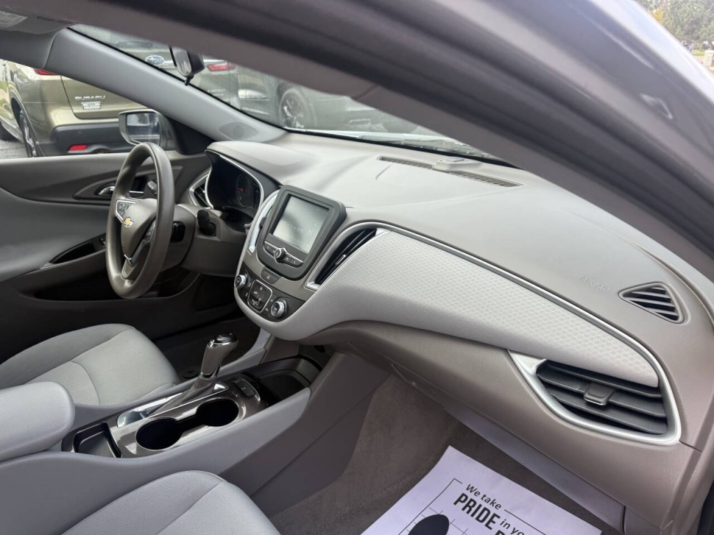 2017 Chevrolet Malibu Image 23