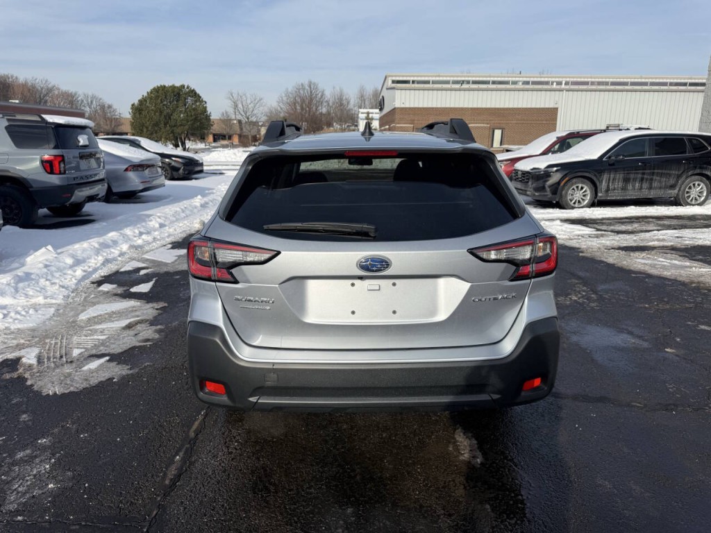 2025 Subaru Outback Image 8