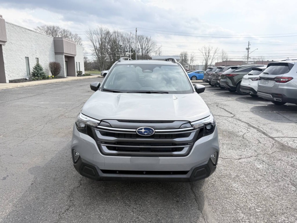 2025 Subaru Forester Image 3
