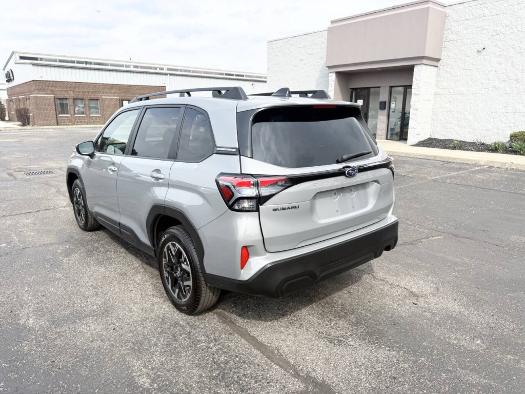 2025 Subaru Forester Image 8