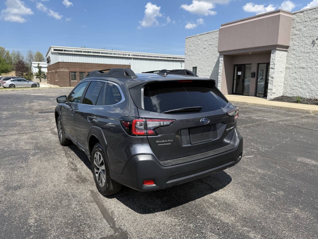 2025 Subaru Outback Image 8