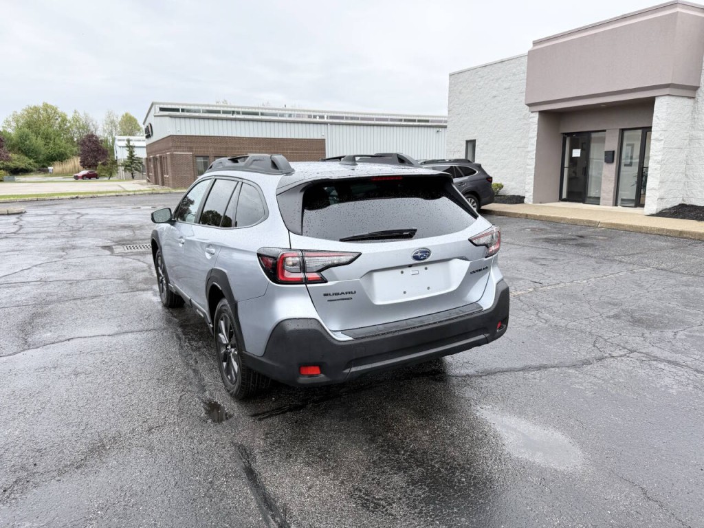 2025 Subaru Outback Image 8