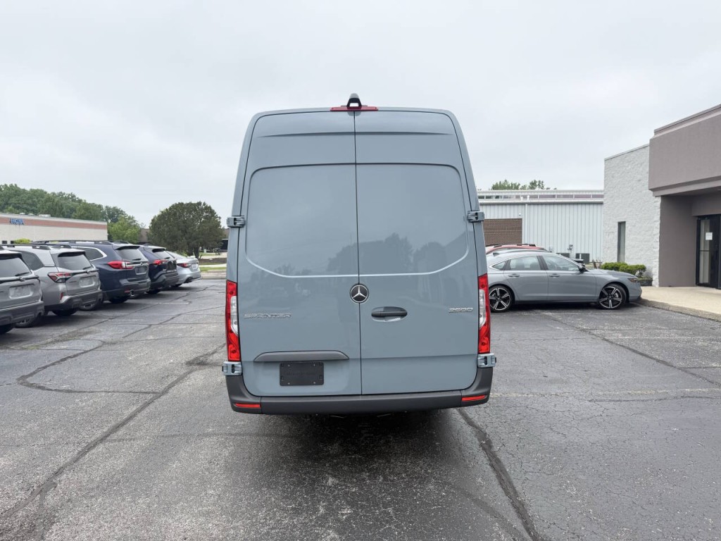 2026 Mercedes-Benz Sprinter Image 7