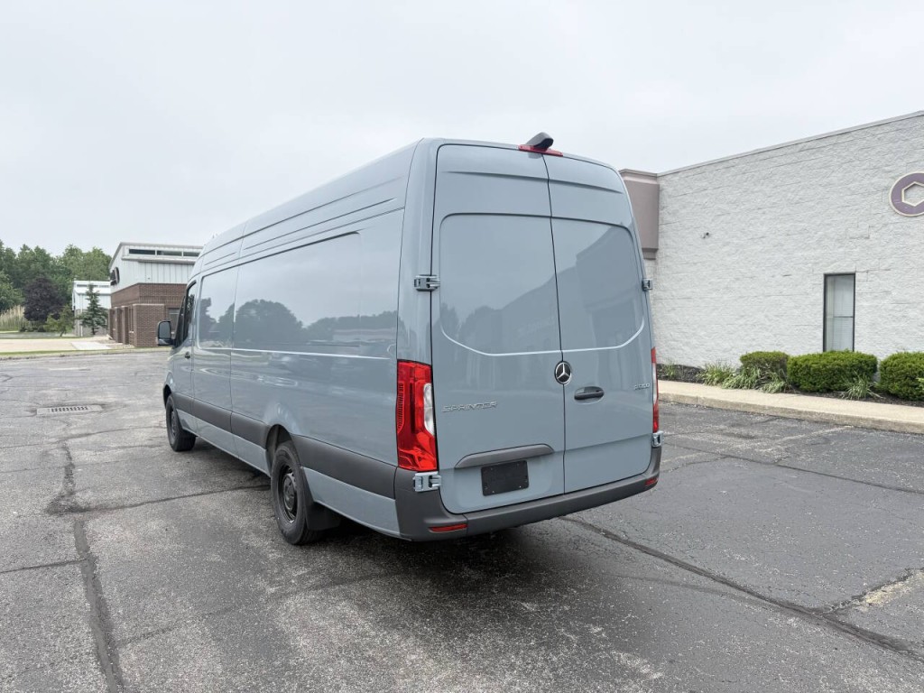 2026 Mercedes-Benz Sprinter Image 8