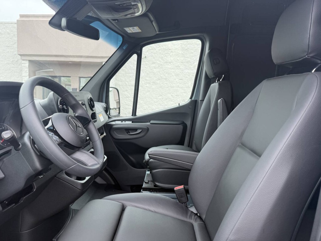 2026 Mercedes-Benz Sprinter Image 17