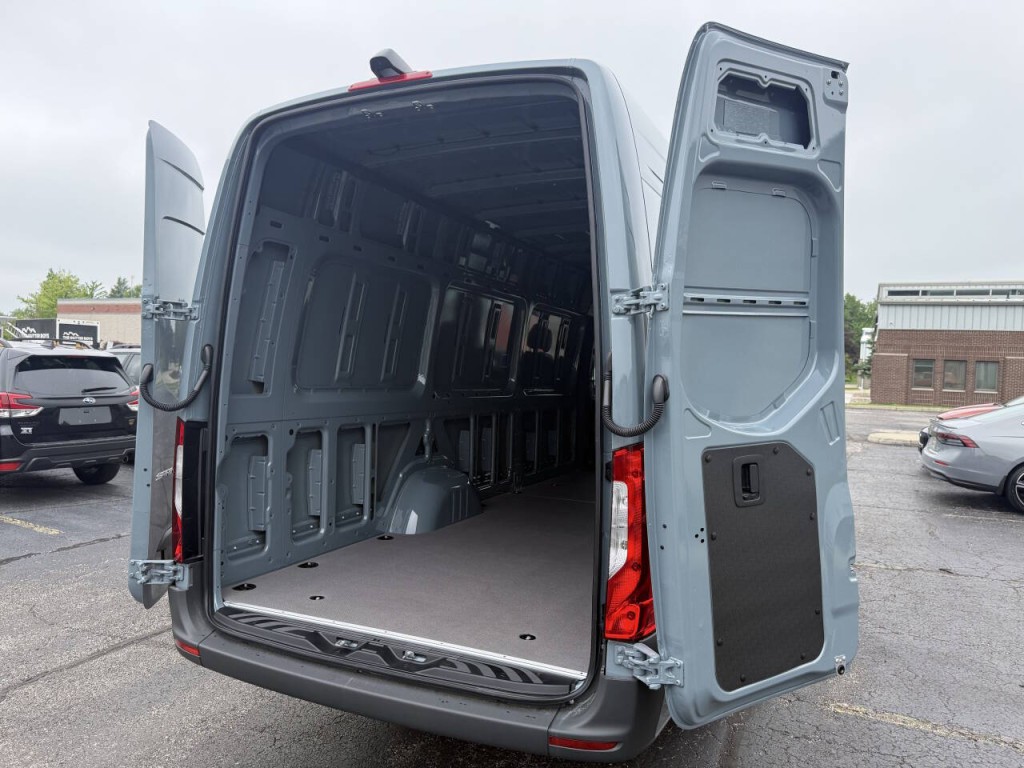2026 Mercedes-Benz Sprinter Image 19