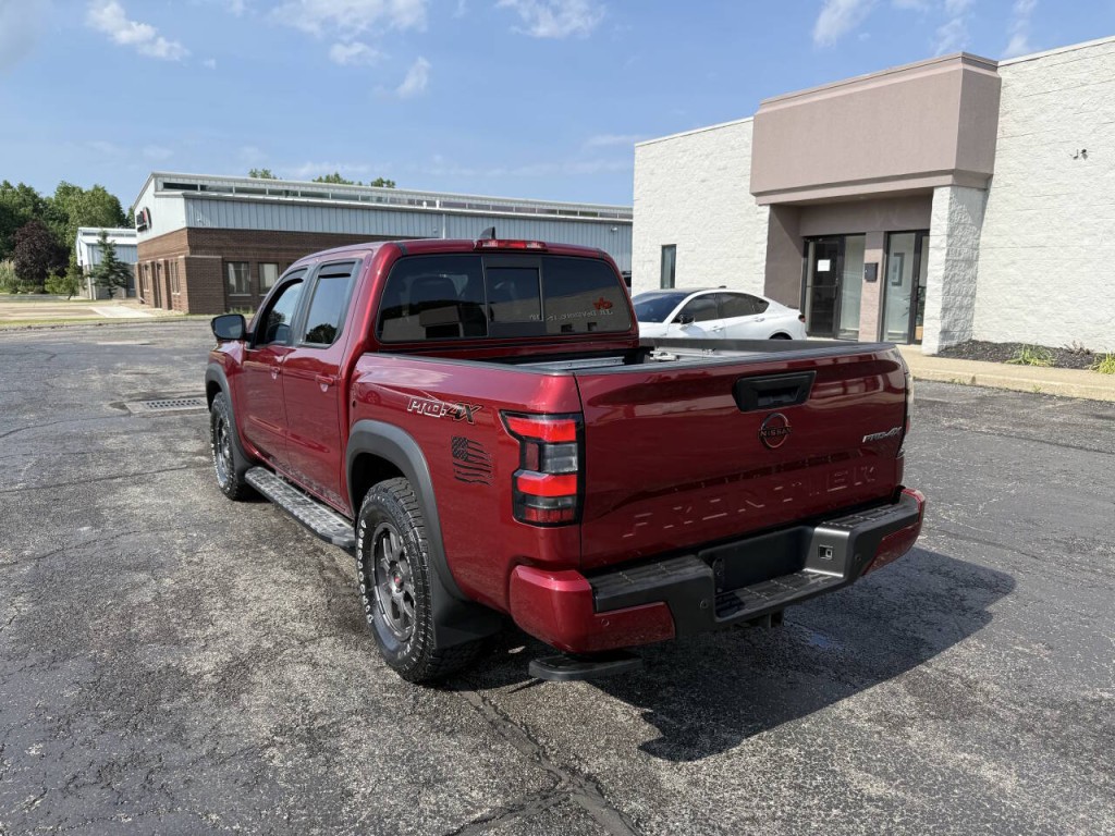 2022 Nissan Frontier Image 8
