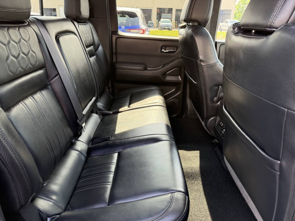 2022 Nissan Frontier Image 24