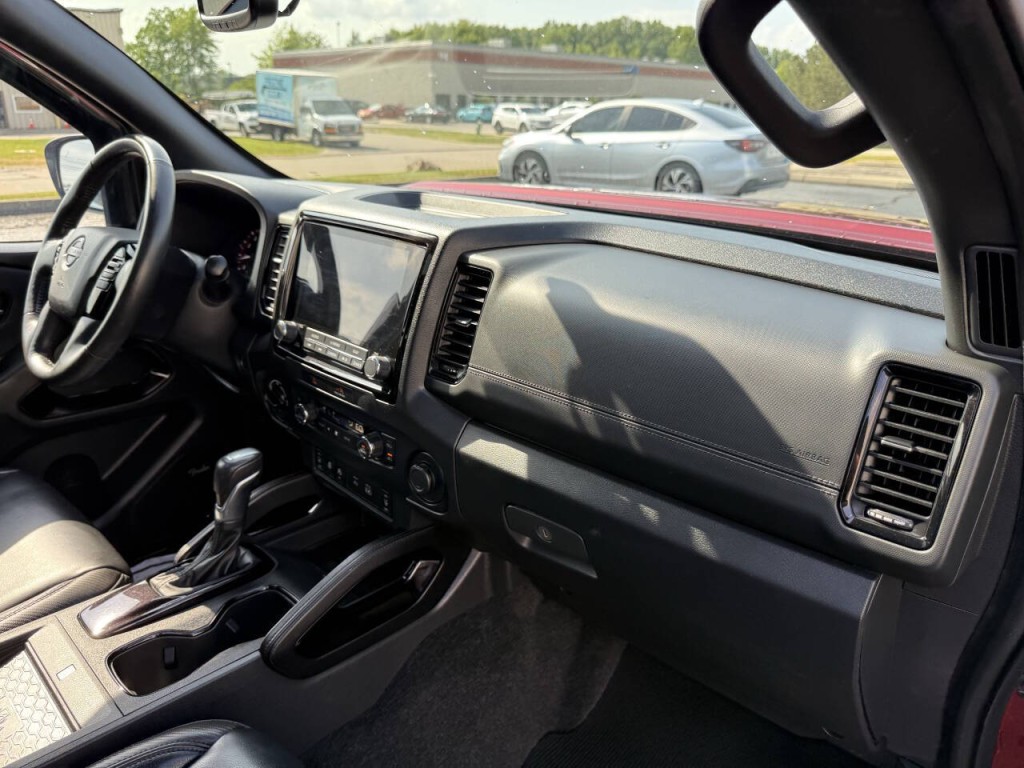 2022 Nissan Frontier Image 28
