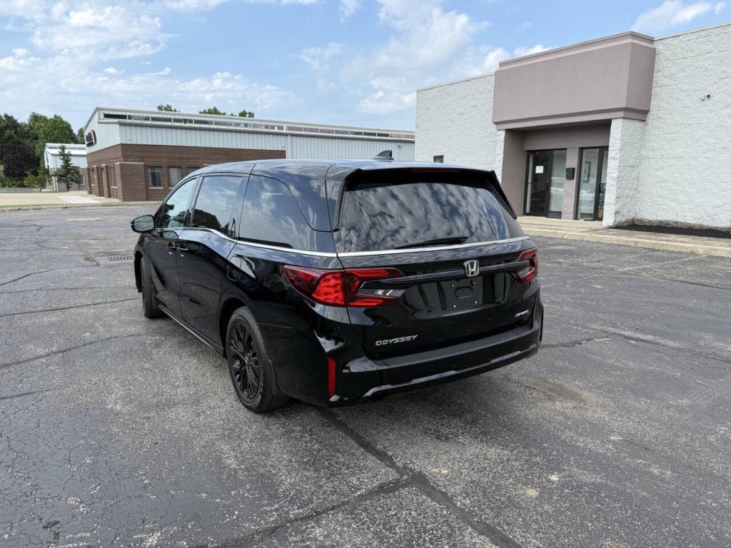2025 Honda Odyssey Image 8