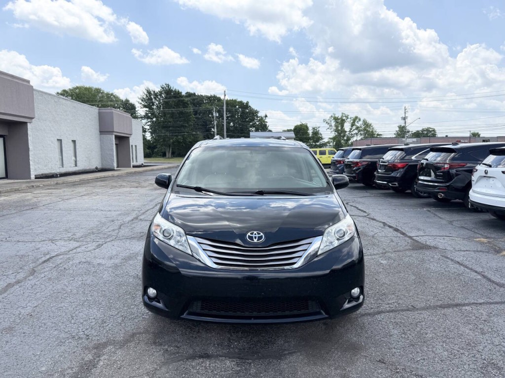 2016 Toyota Sienna Image 3
