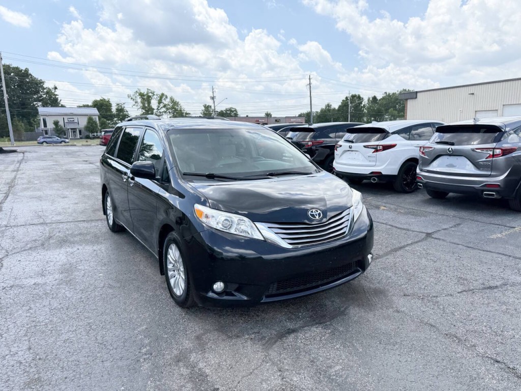 2016 Toyota Sienna Image 4